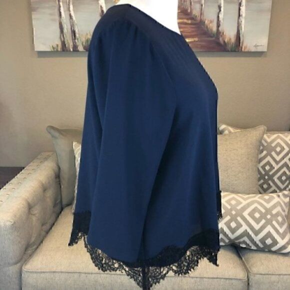 Plus size navy blue lace hem casual top 1X - Picture 4 of 8